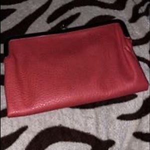 Coral clutch